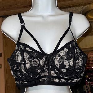 Torrid Brand Bralette with SKULLS & Flowers!! (like new)